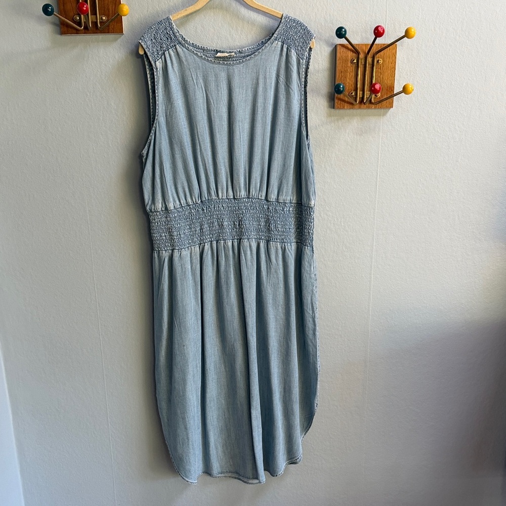 GAP Light Blue Chambray Sleeveless Smocked-Waist Midi Dress